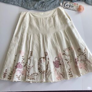 Stunning Ann Taylor winter white skirt size 12